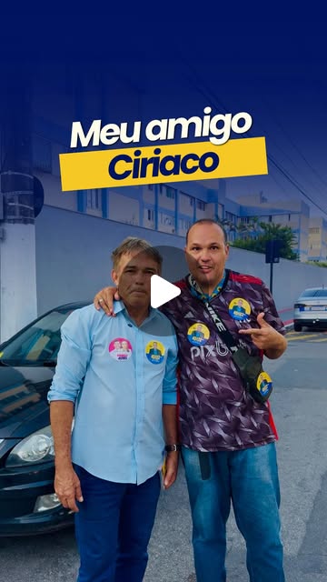 Tita abraçado com o apoiador Ciriaco em Vila Velha